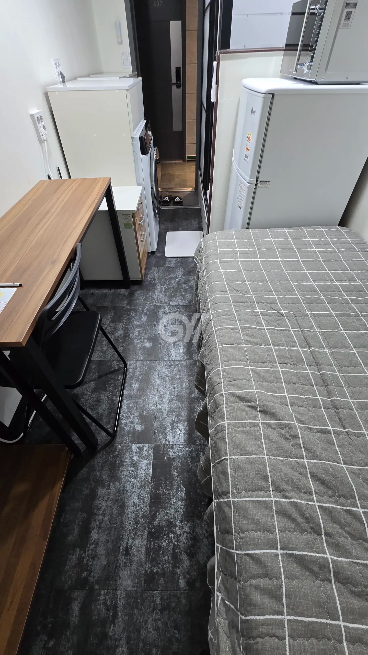 Deluxe Room 401 (Deposit 100,000 won) — photo 1 of 4