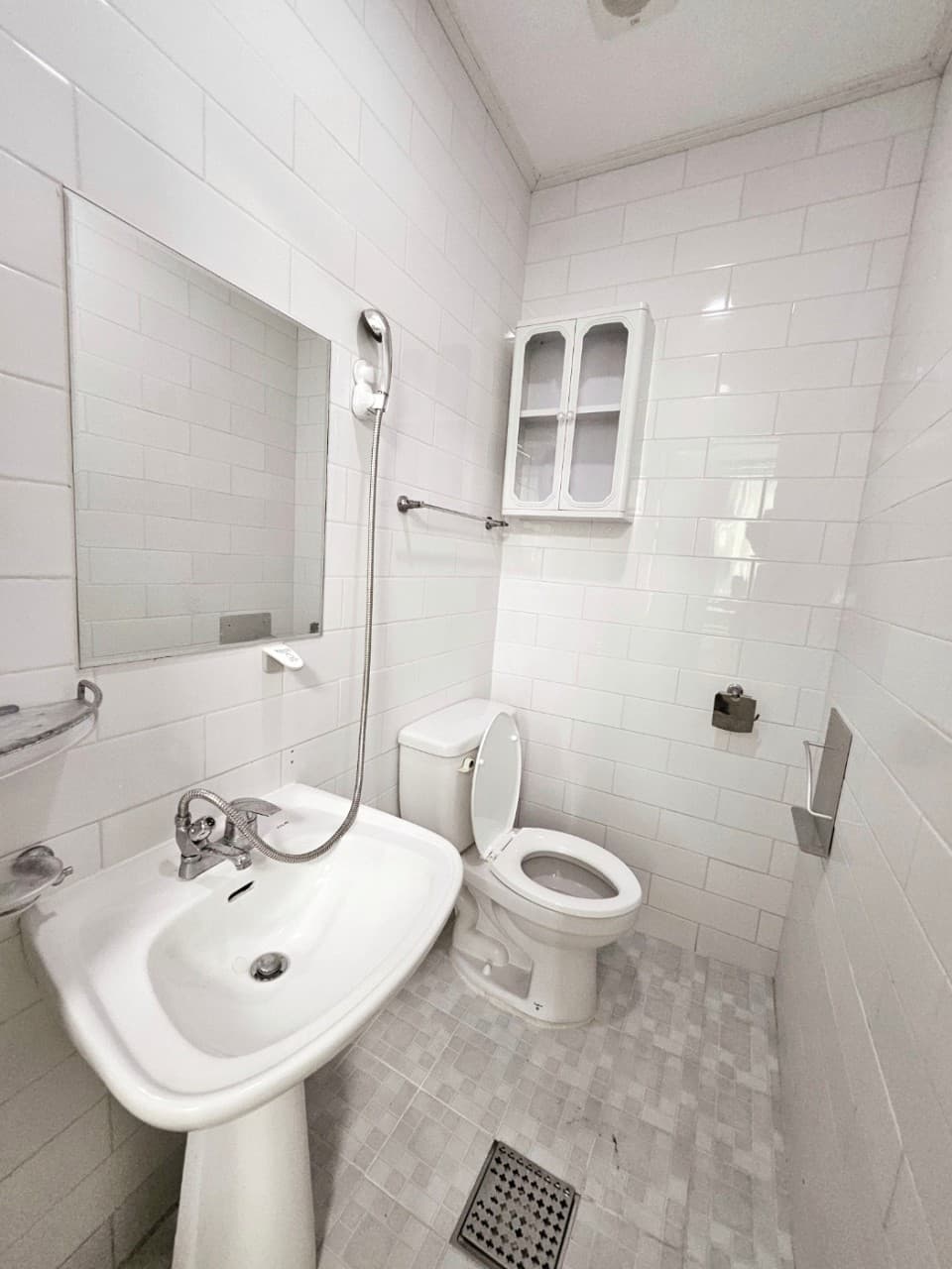 Suite (Deposit 100,000 won) — photo 3 of 3