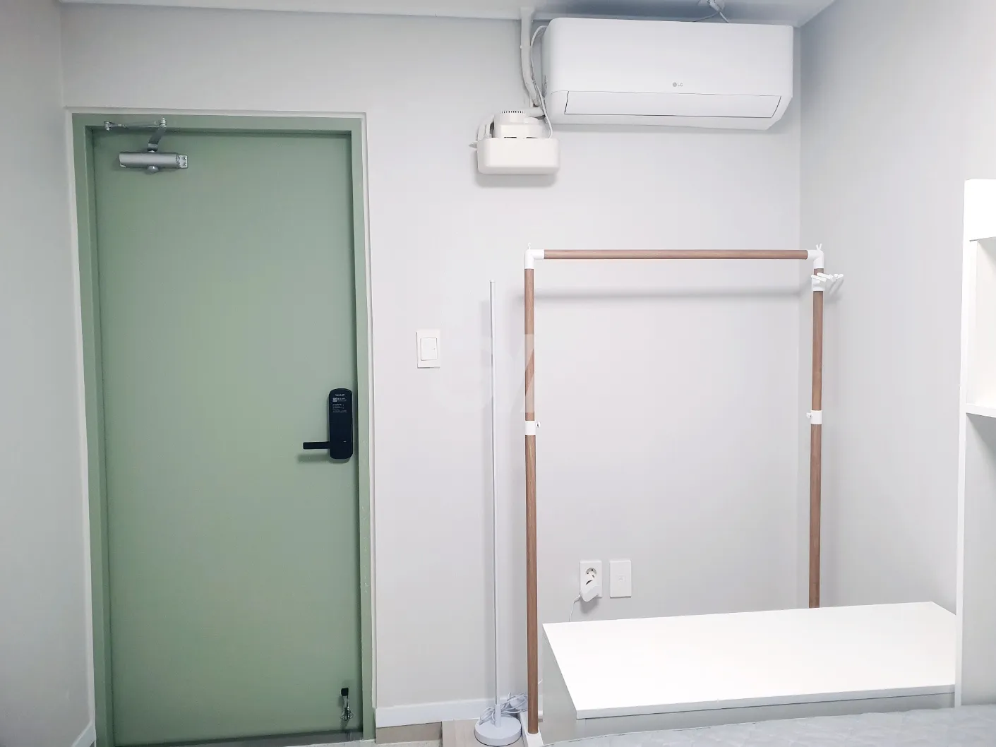 Mini Room E (Deposit 200,000 won) — photo 2 of 2