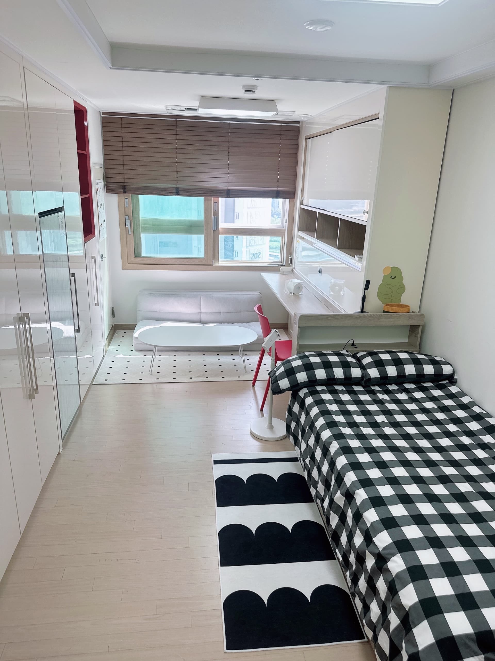 Lotte Castle Officetel, 3-Min Walk from Geumcheon-gu Office Station — photo 1 of 13