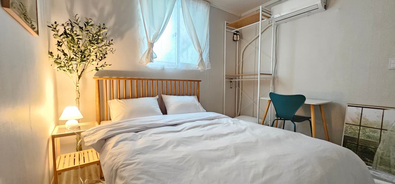 Deluxe Room (Deposit 750,000 Won) — photo 1 of 3