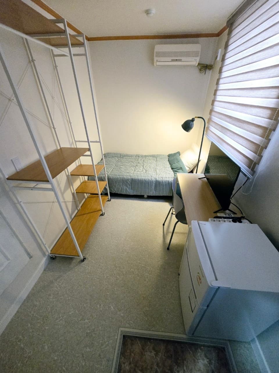 Standard B (Deposit 650,000 won) — photo 1 of 5