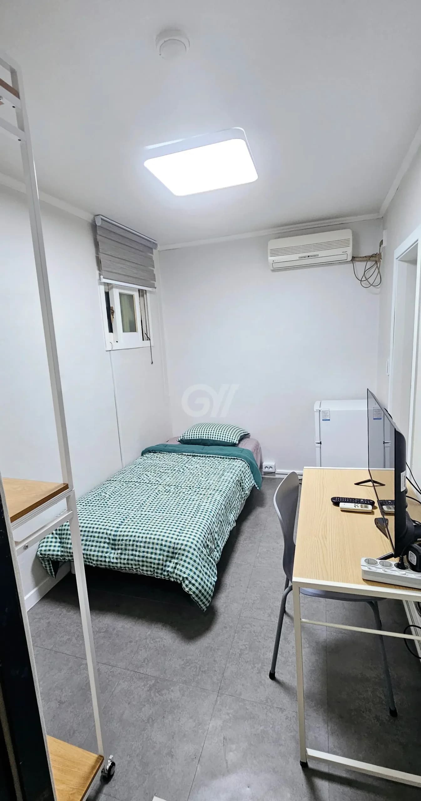 Standard Room A (Deposit 550,000 KRW) — photo 2 of 2