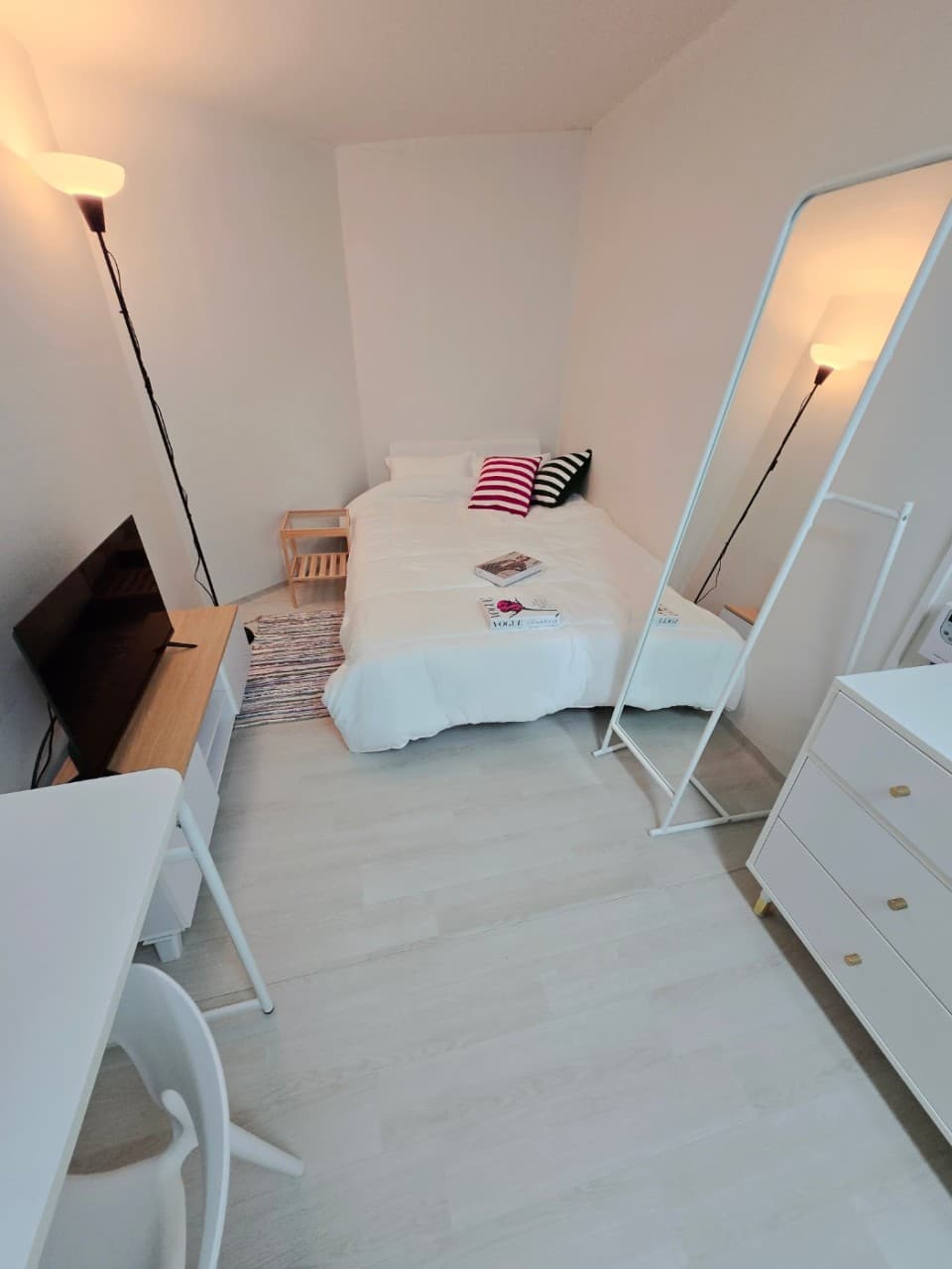 Premium Room (Deposit: 1.1 million won) — photo 1 of 7