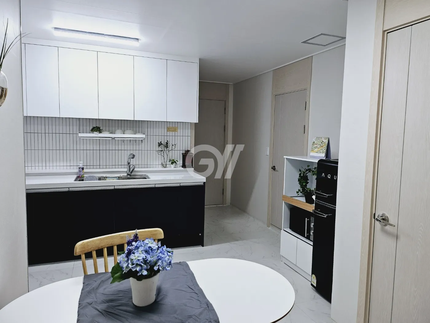 Family Room (Deposit 2.2 Million Won) — photo 1 of 7