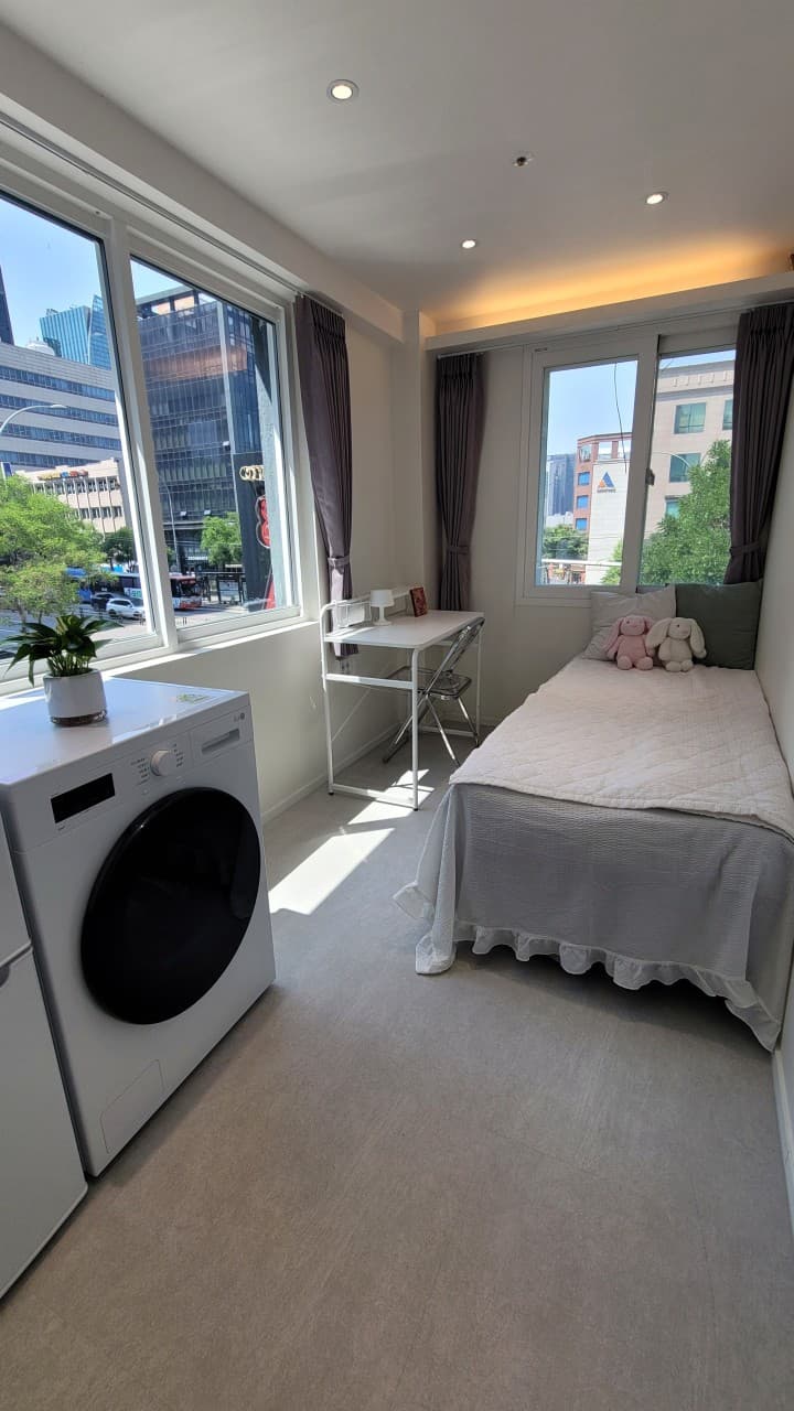 Young Space Premium One-Roomtel (Sinnonhyeon Station Branch)