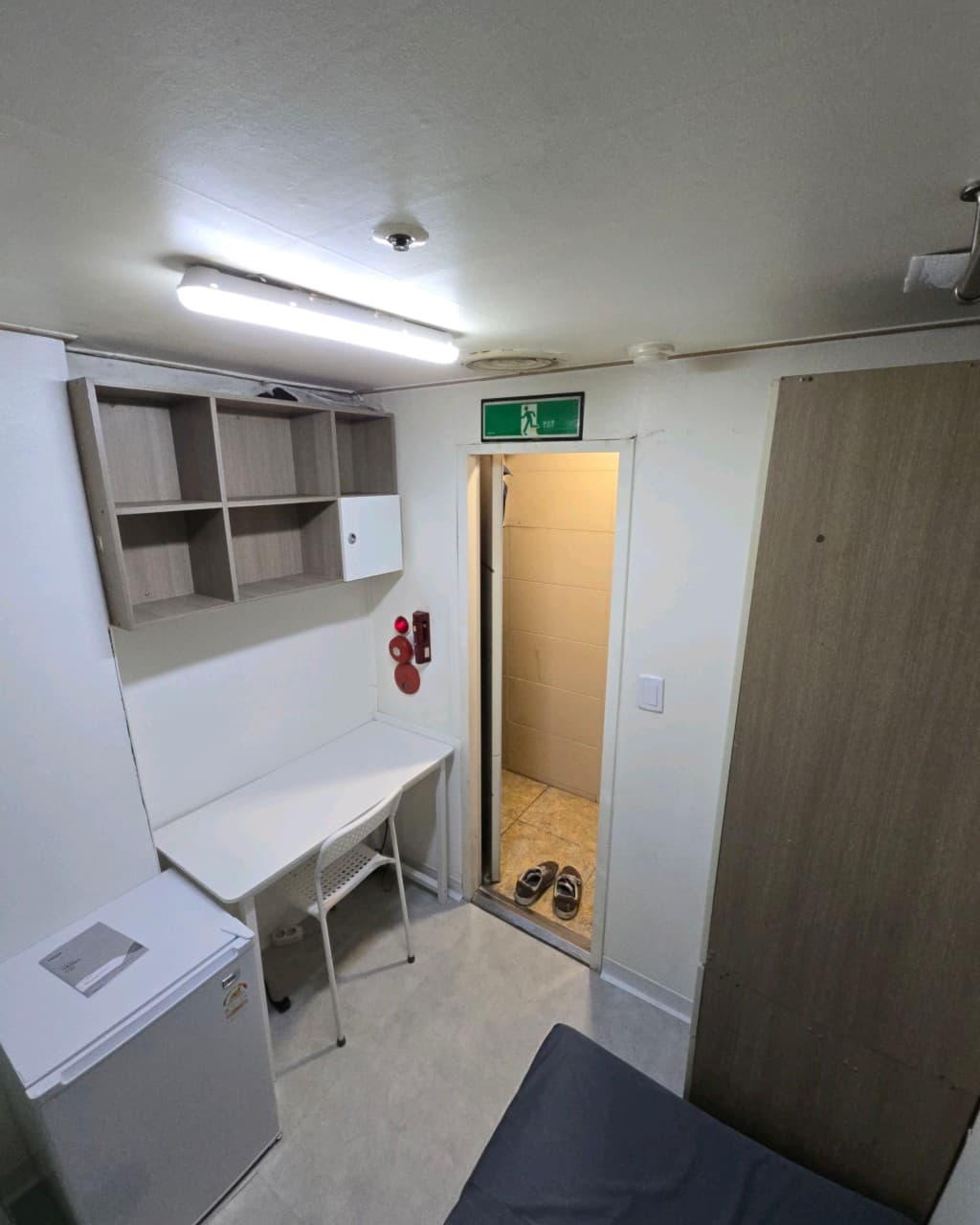 R1 (Studio Interior Window) - Deposit 100,000 Won β photo 1 of 13
