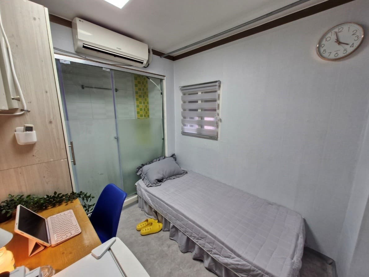 Room 420 Studio (Deposit 100,000 Won) — photo 1 of 5
