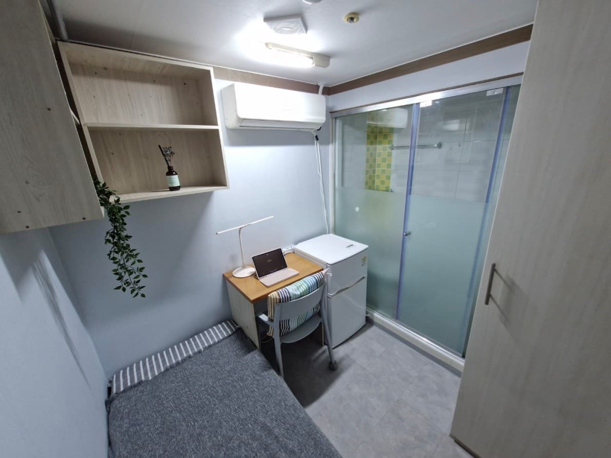 Room 411 (Deposit 100,000 won) — photo 1 of 5