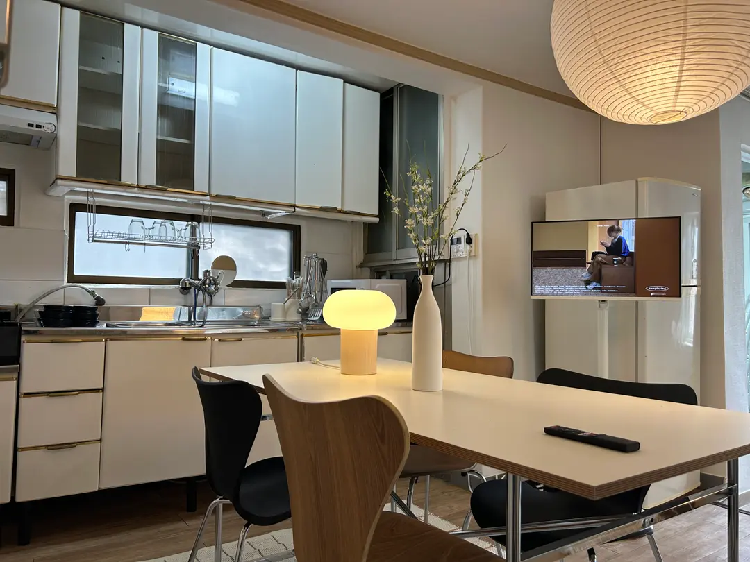 Hyehwa Station 10-Minute Walk, 3 Rooms 4 Beds, 4th Floor with Terrace