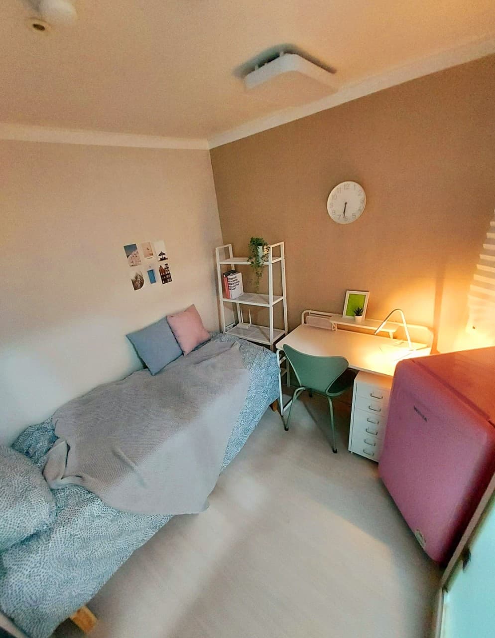 Room 305 (Deposit 200,000 won) — photo 1 of 2