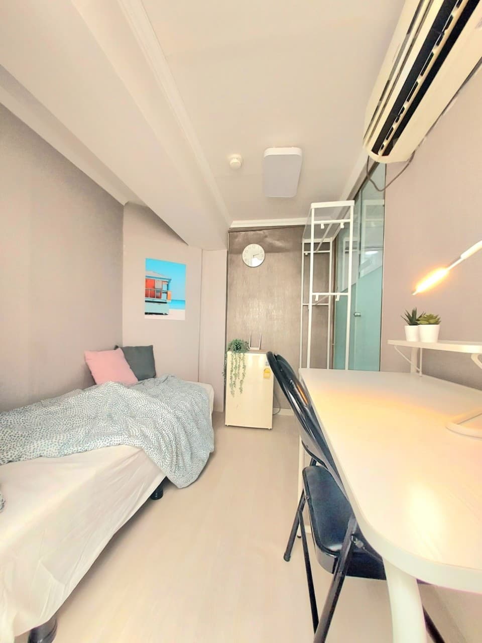 Room 325 Studio (Deposit 200,000 Won) — photo 1 of 2