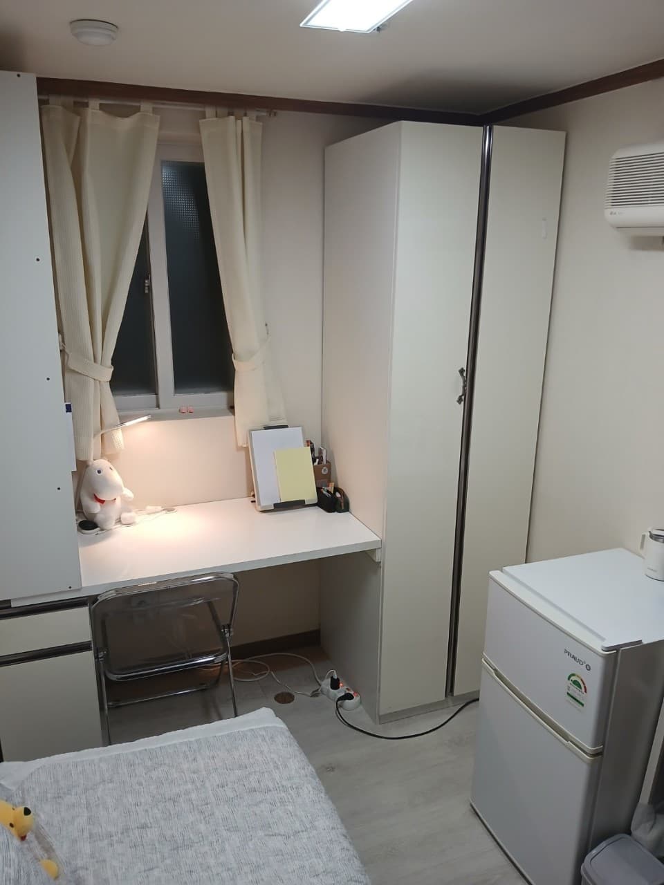 Premium Mini Room (Deposit 100,000 Won) — photo 1 of 9