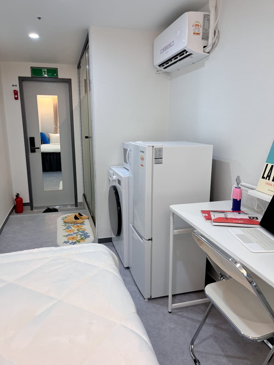 Fully Furnished Studio Room Type B (Deposit 300,000 KRW) — photo 10 of 10