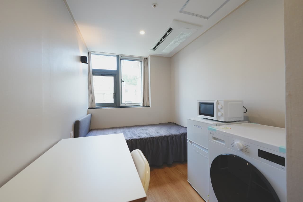 Economy (Deposit 200,000 won) — photo 1 of 4