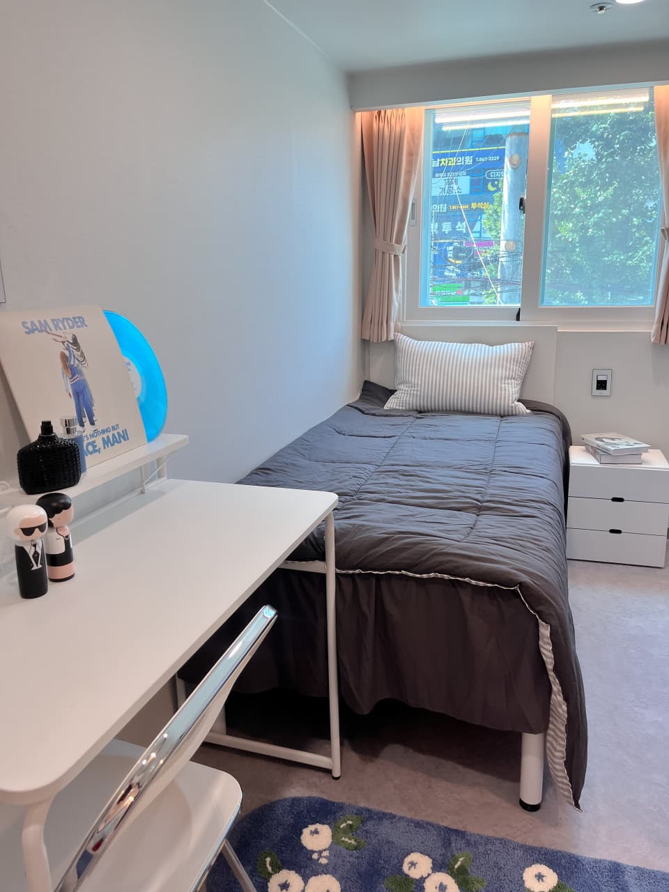 Deluxe Room B (Deposit 200,000 KRW) — photo 2 of 10