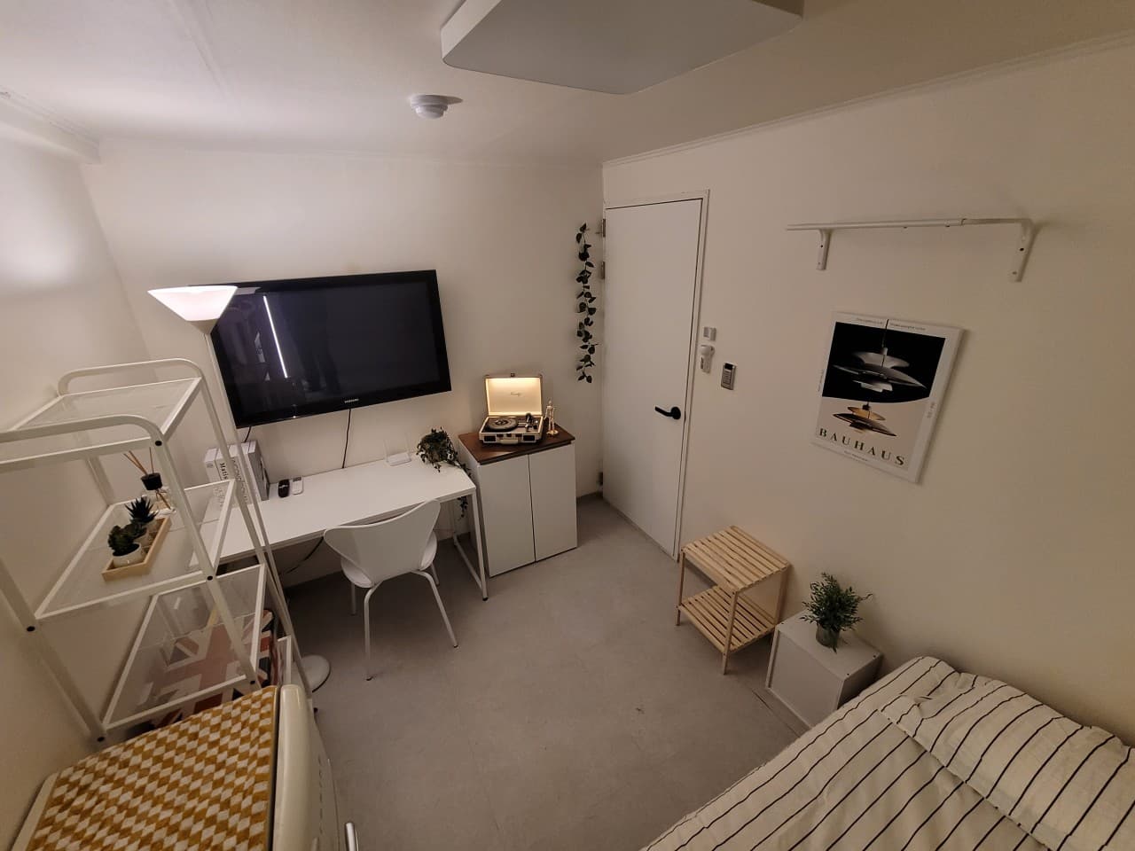 Premium Single Room (Deposit 100,000 KRW) — photo 2 of 3