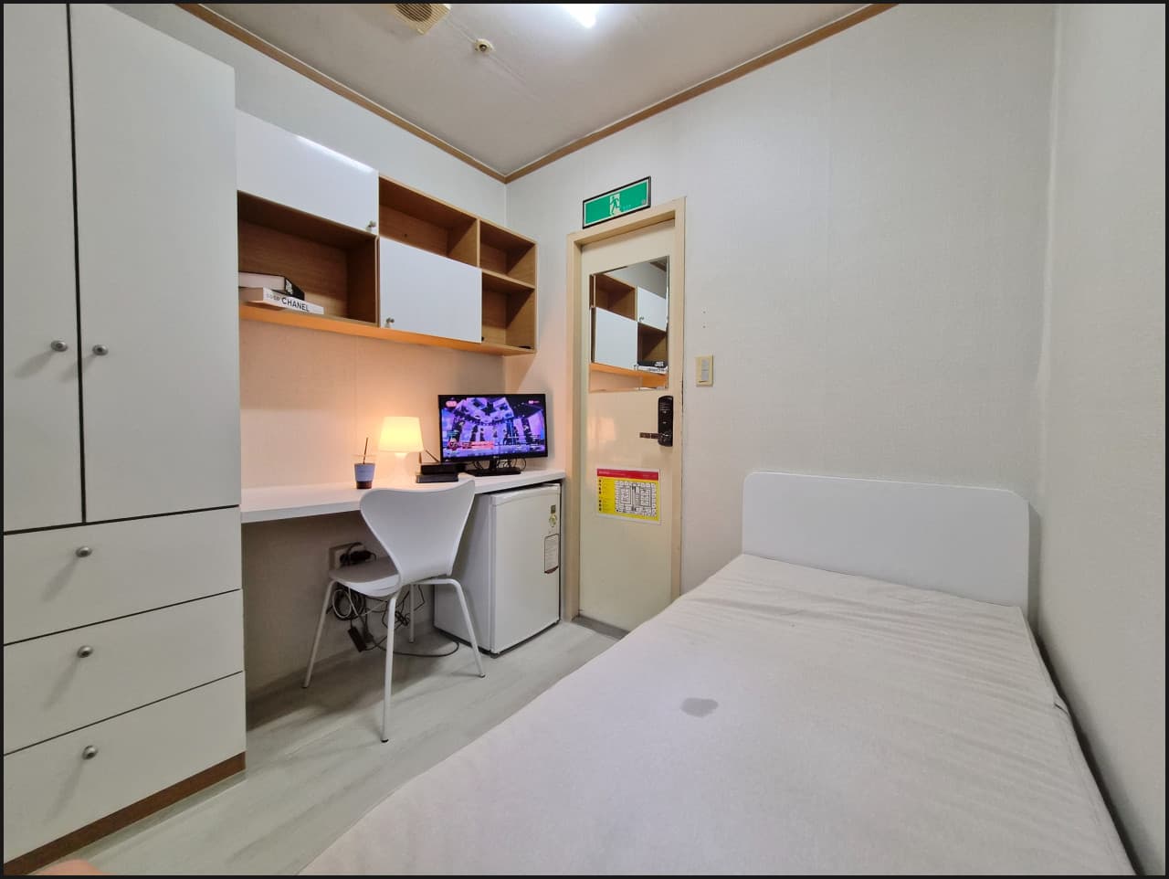 Standard Mini Room B (Inner Window) -- Deposit 50,000 KRW — photo 2 of 3