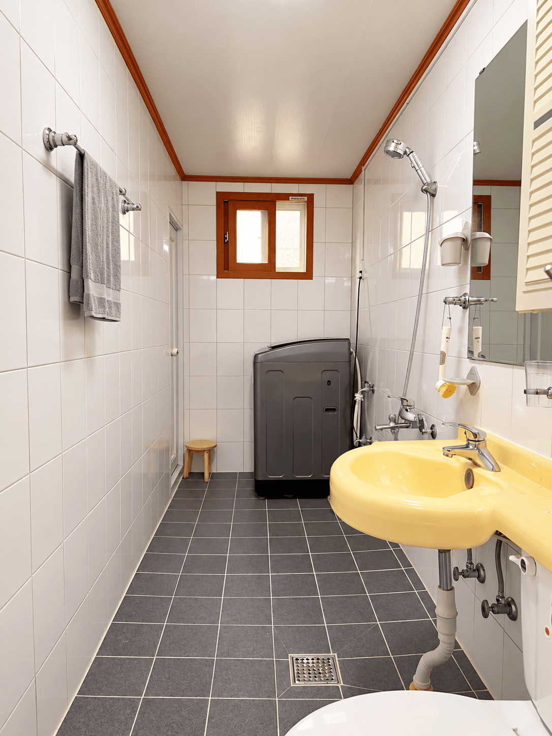 Sinchon 3 Rooms 4 Beds โ photo 12 of 12