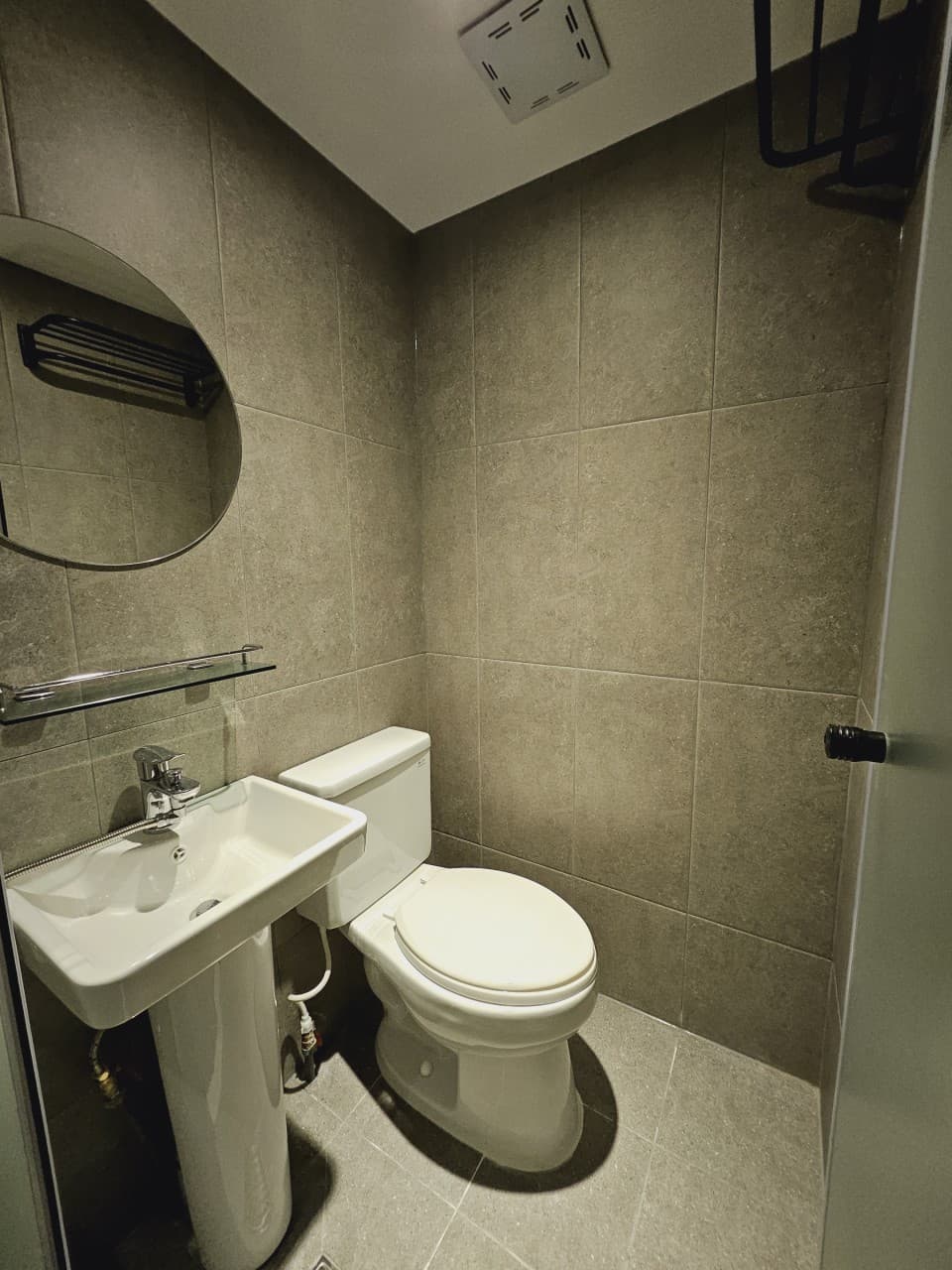 Deluxe Room (Deposit 300,000 won) — photo 3 of 3