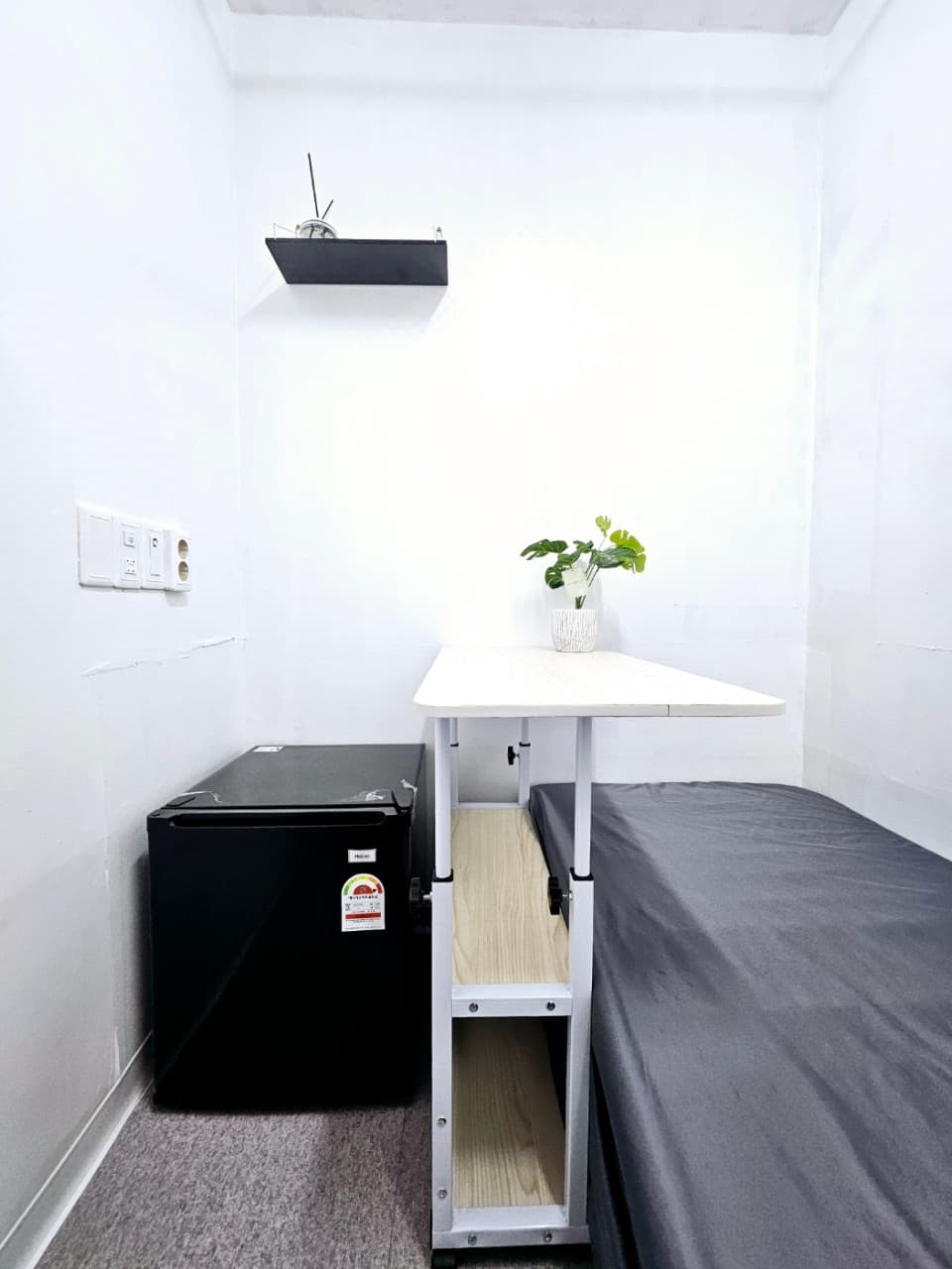 Premium Room -- Deposit 200,000 Won — photo 2 of 4