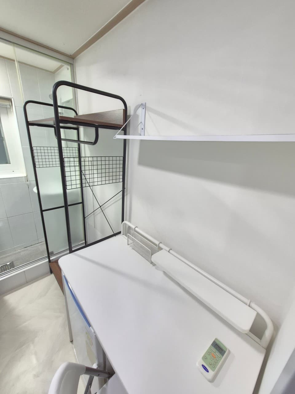 Room A (Deposit 100,000 won) — photo 1 of 6