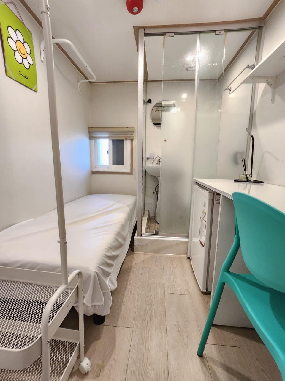 Standard Exterior Window (Deposit 100,000 won) — photo 2 of 7