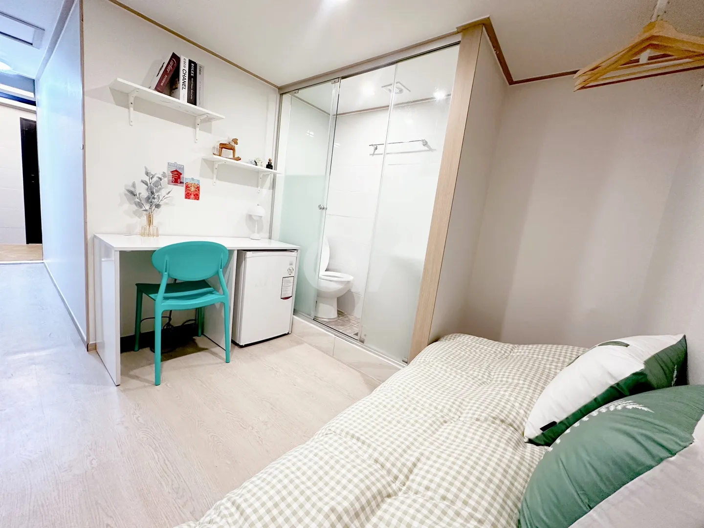 Premium Inner Window (Deposit 100,000 KRW) — photo 1 of 5