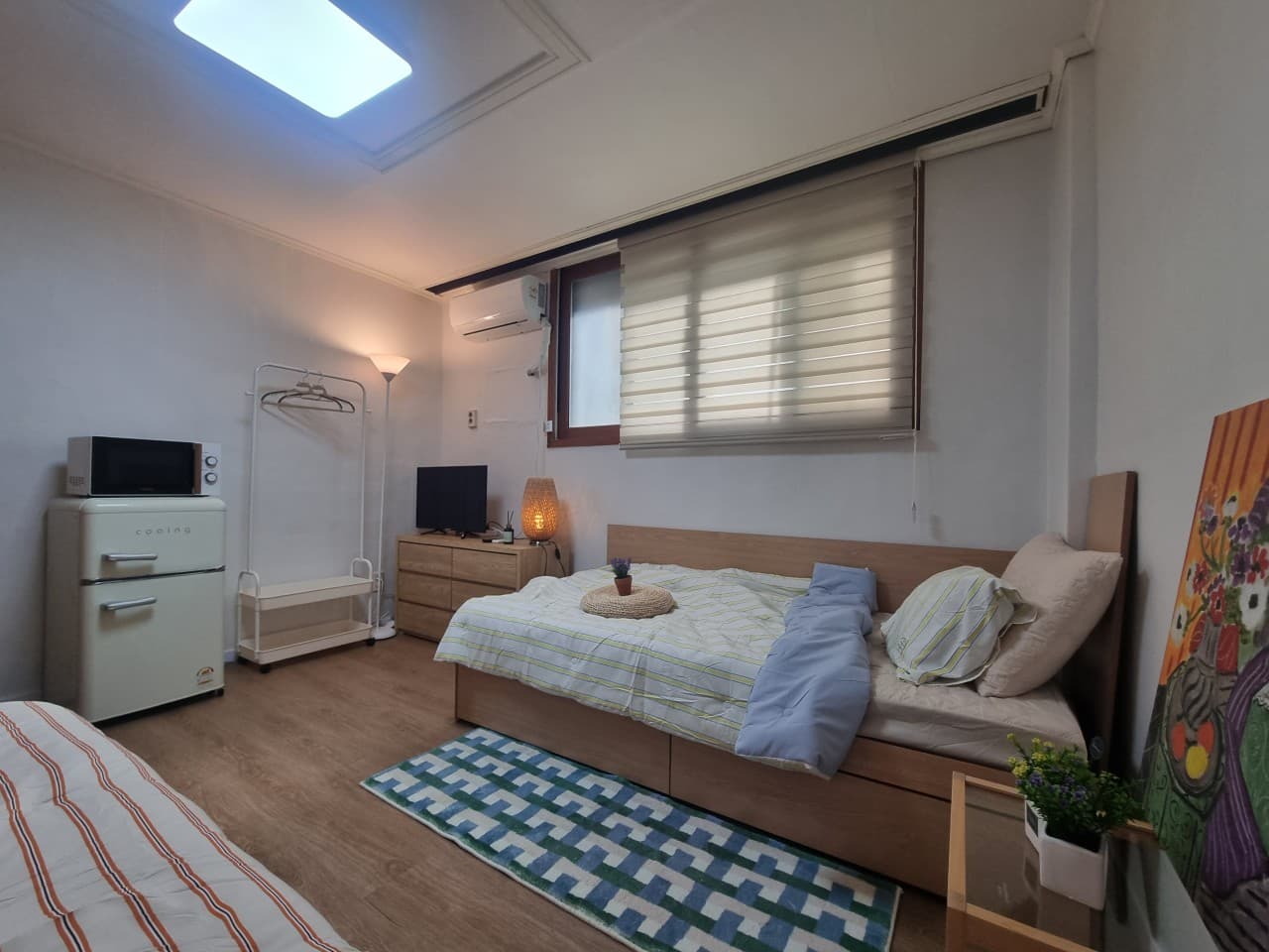 Studio (Double Occupancy) - Deposit 100,000 KRW / Monthly Rent 600,000–650,000 KRW — photo 1 of 8