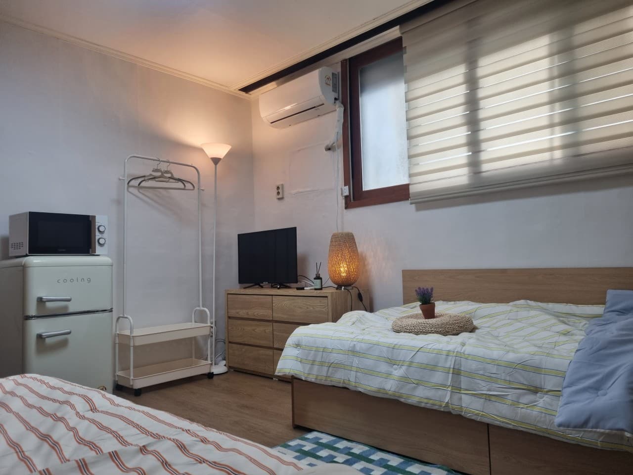 Studio (Double Occupancy) - Deposit 100,000 KRW / Monthly Rent 600,000–650,000 KRW — photo 2 of 8