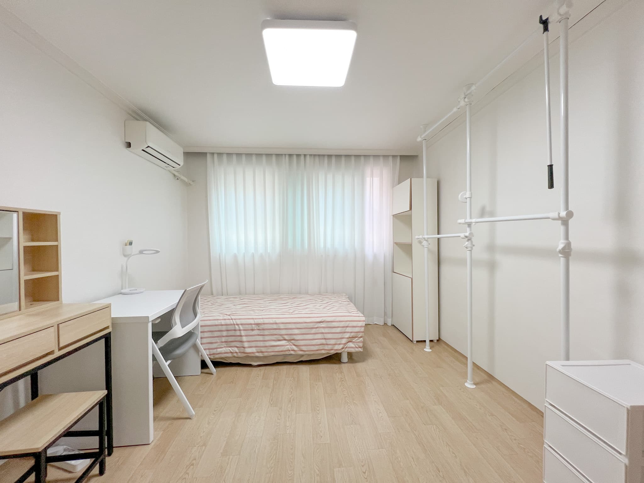 single room A — photo 1 of 9