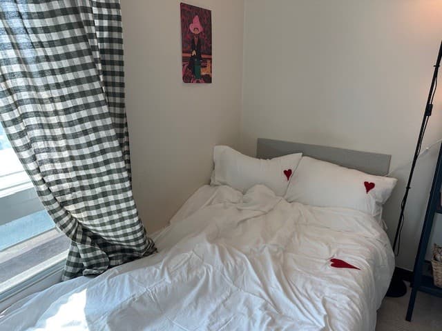 Inner Window Room (350,000–400,000 KRW/month) -- Deposit 50,000 KRW — photo 1 of 6