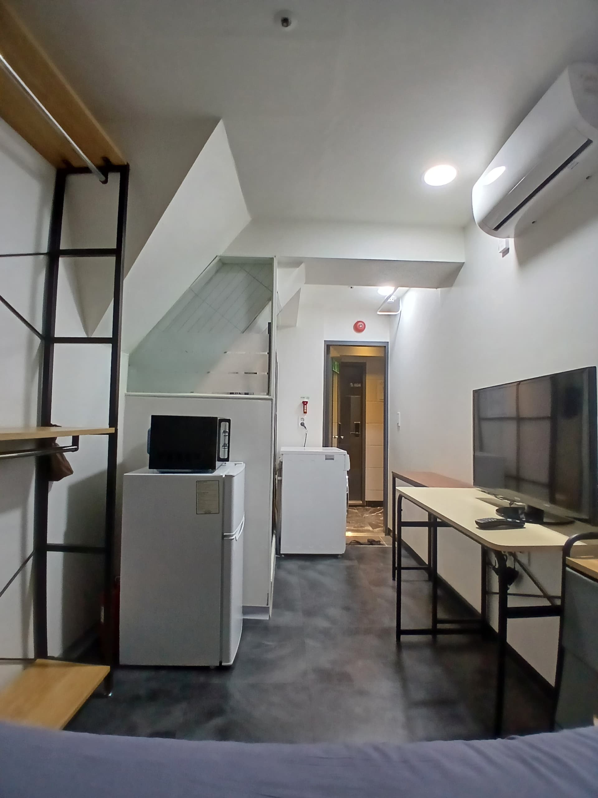 Room405 — photo 2 of 4