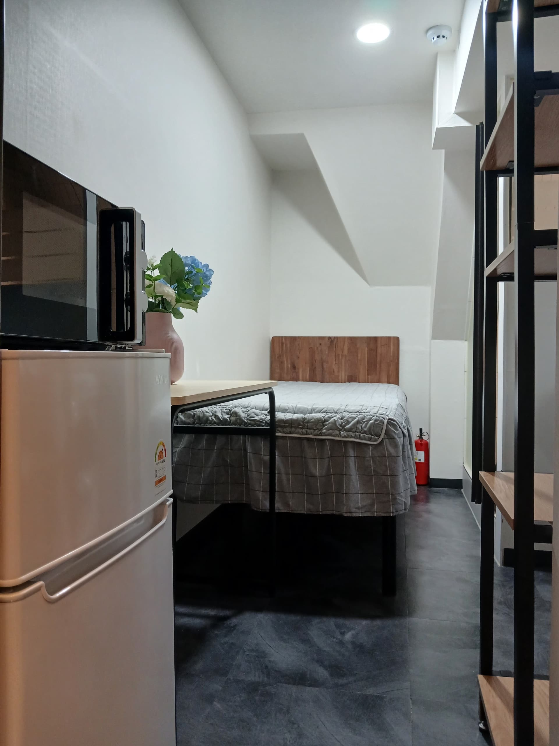 Room413 — photo 1 of 5
