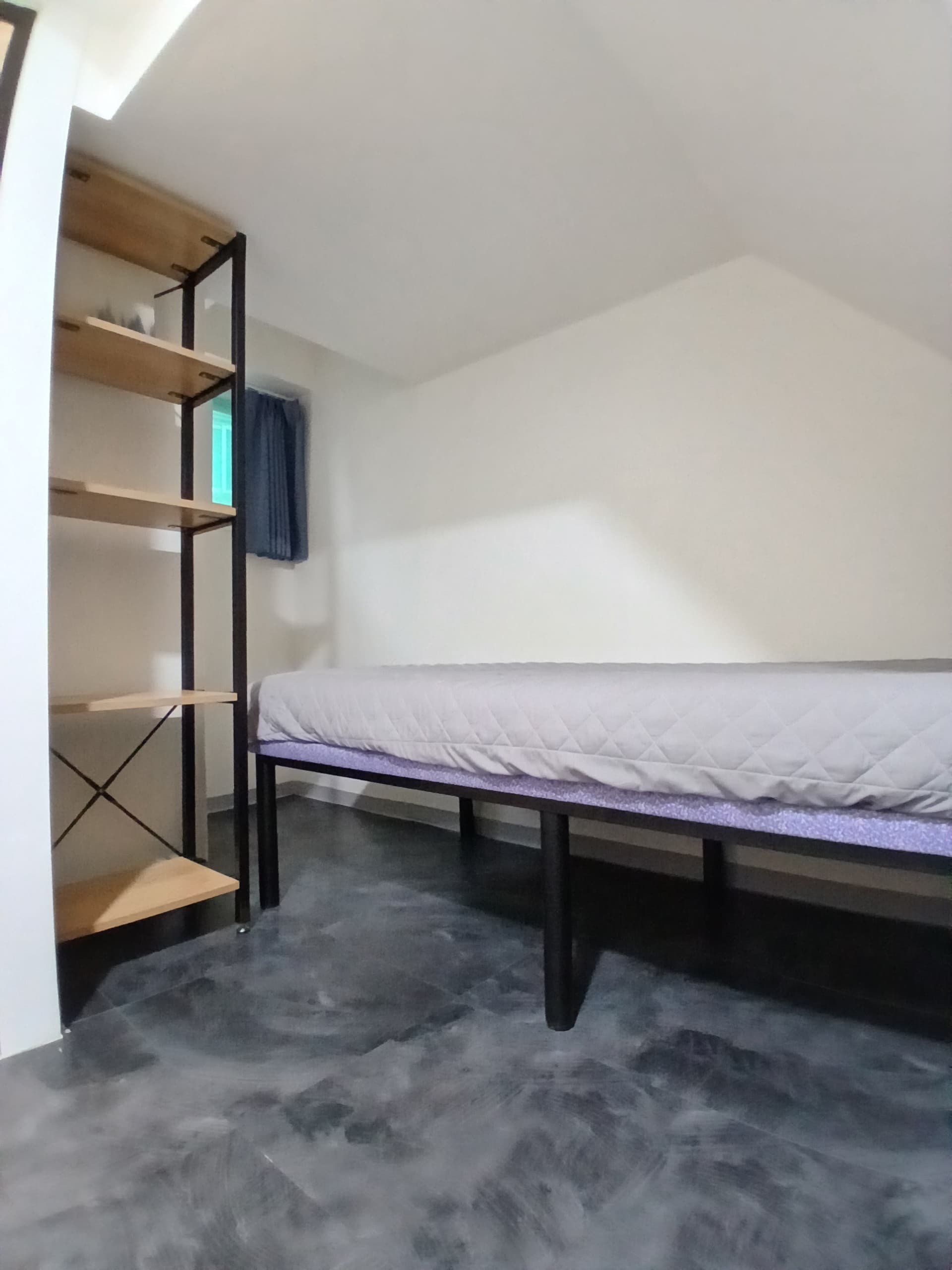 Room410 — photo 2 of 6