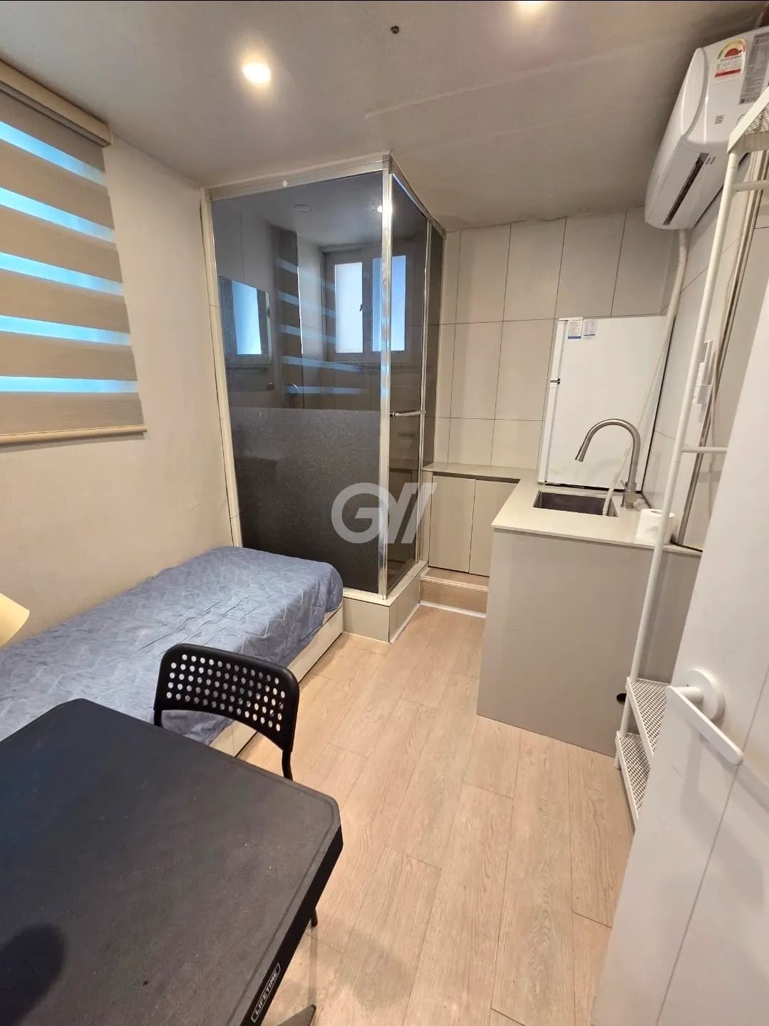 Premium Studio with Exterior Window (Deposit: 100,000 KRW) — photo 1 of 2