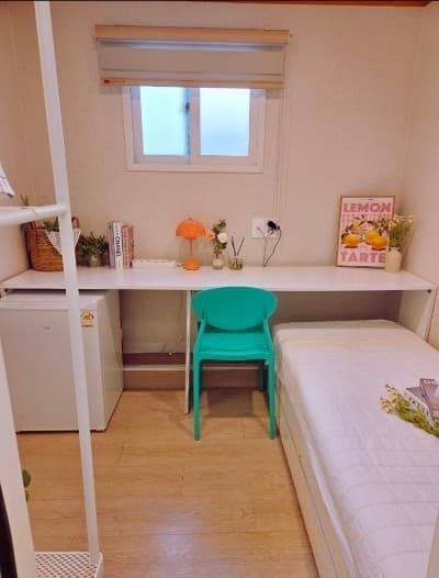 Mini Room with Exterior Window (Deposit 100,000 KRW) — photo 1 of 19