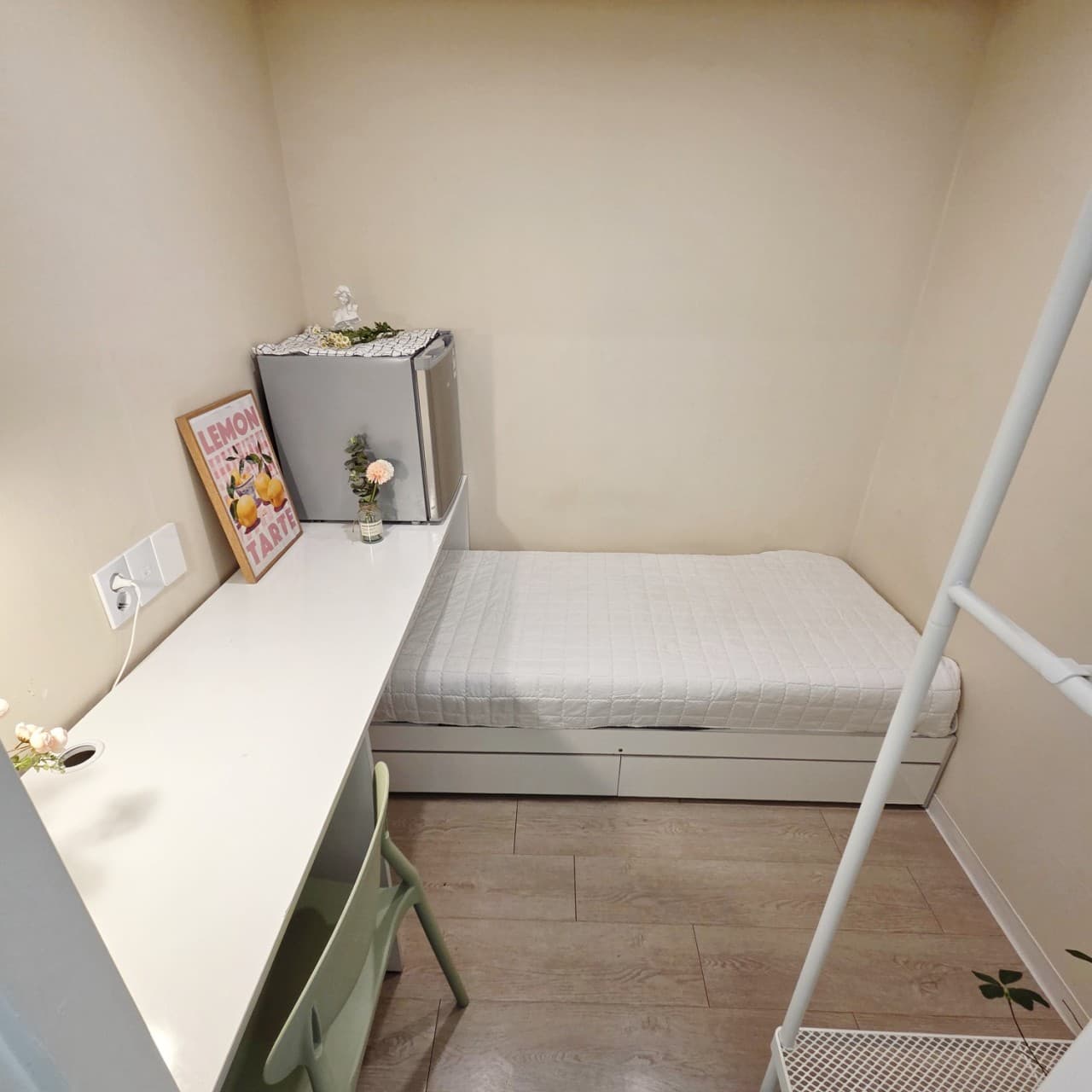 Mini Room Inner Window Type A (Deposit 100,000 KRW) — photo 1 of 12