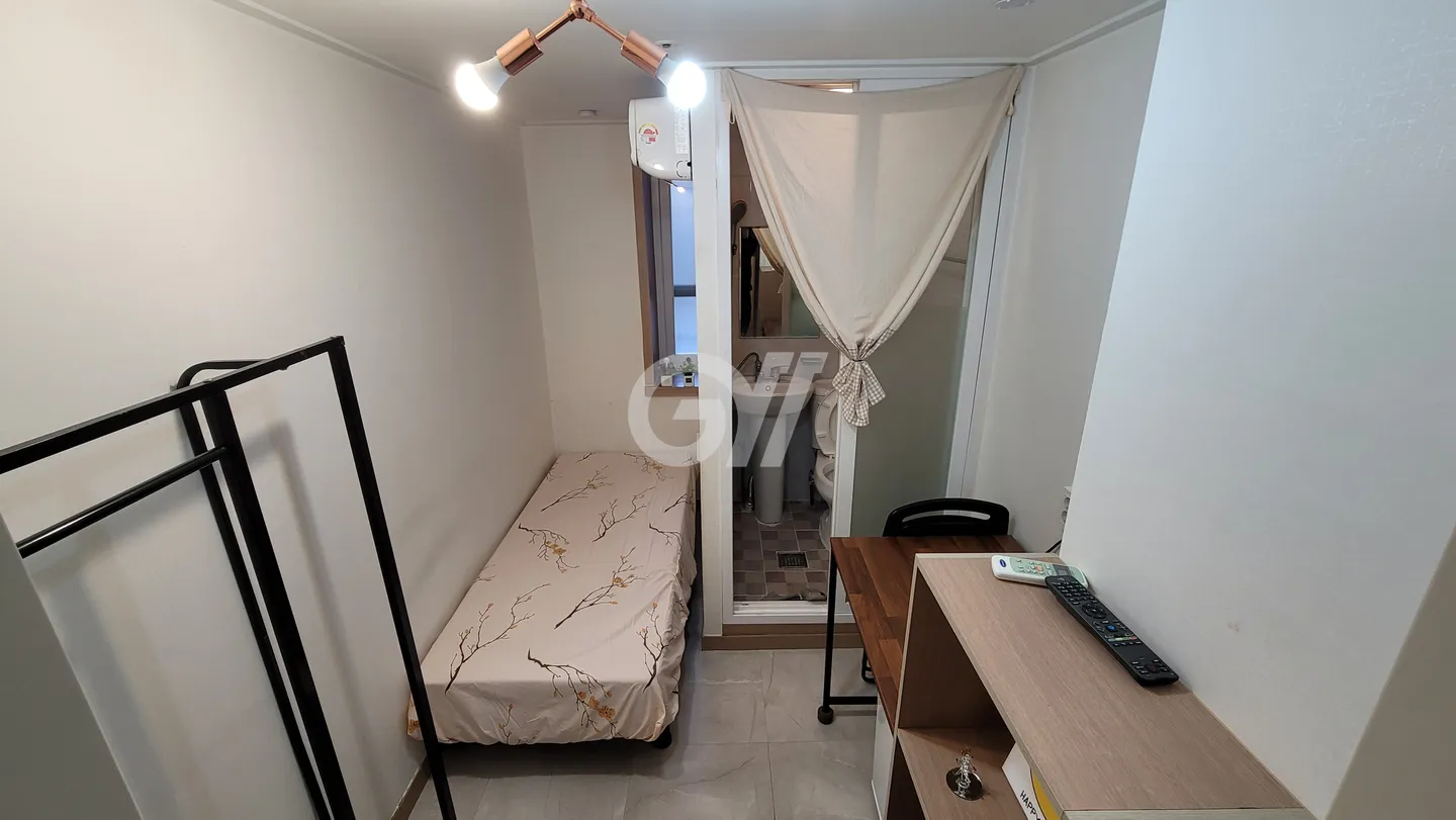 512 Studio (Deposit 100,000 KRW) — photo 2 of 3