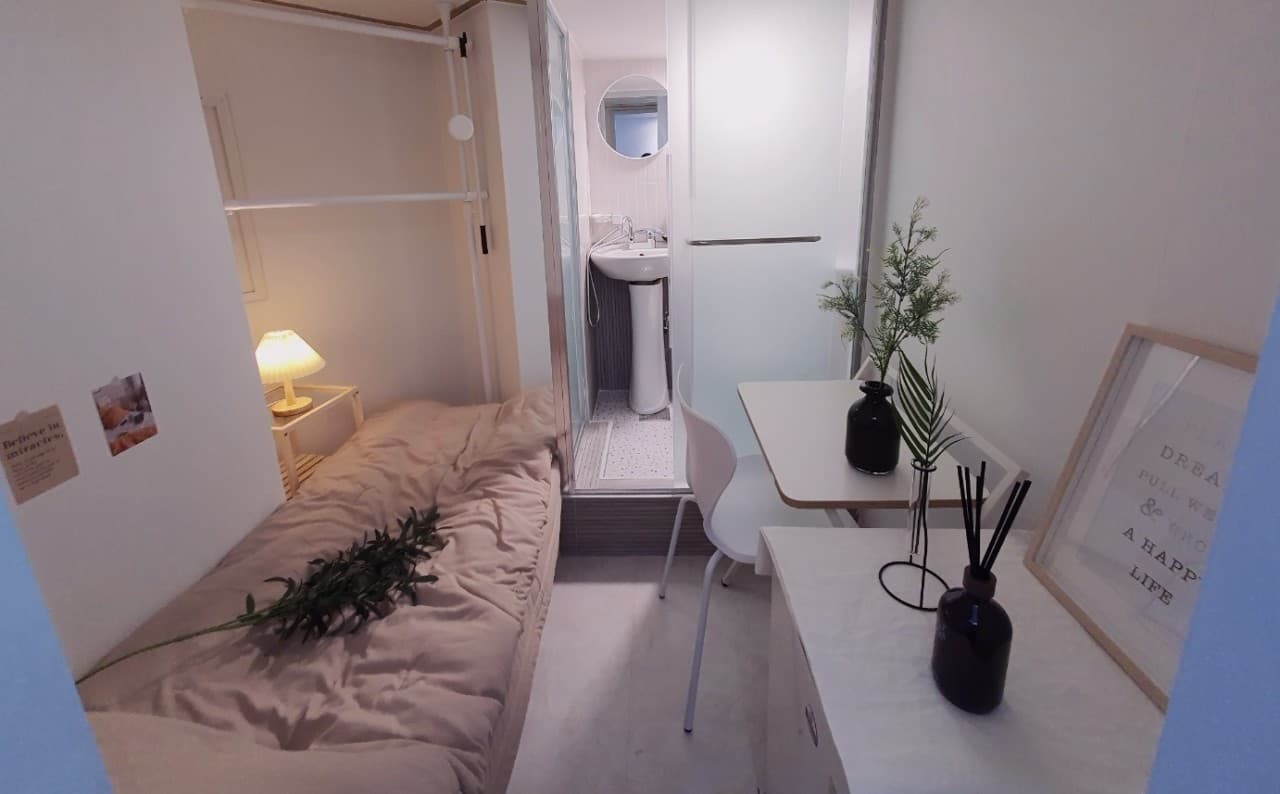 Standard A (Deposit: 200,000 won) — photo 1 of 21
