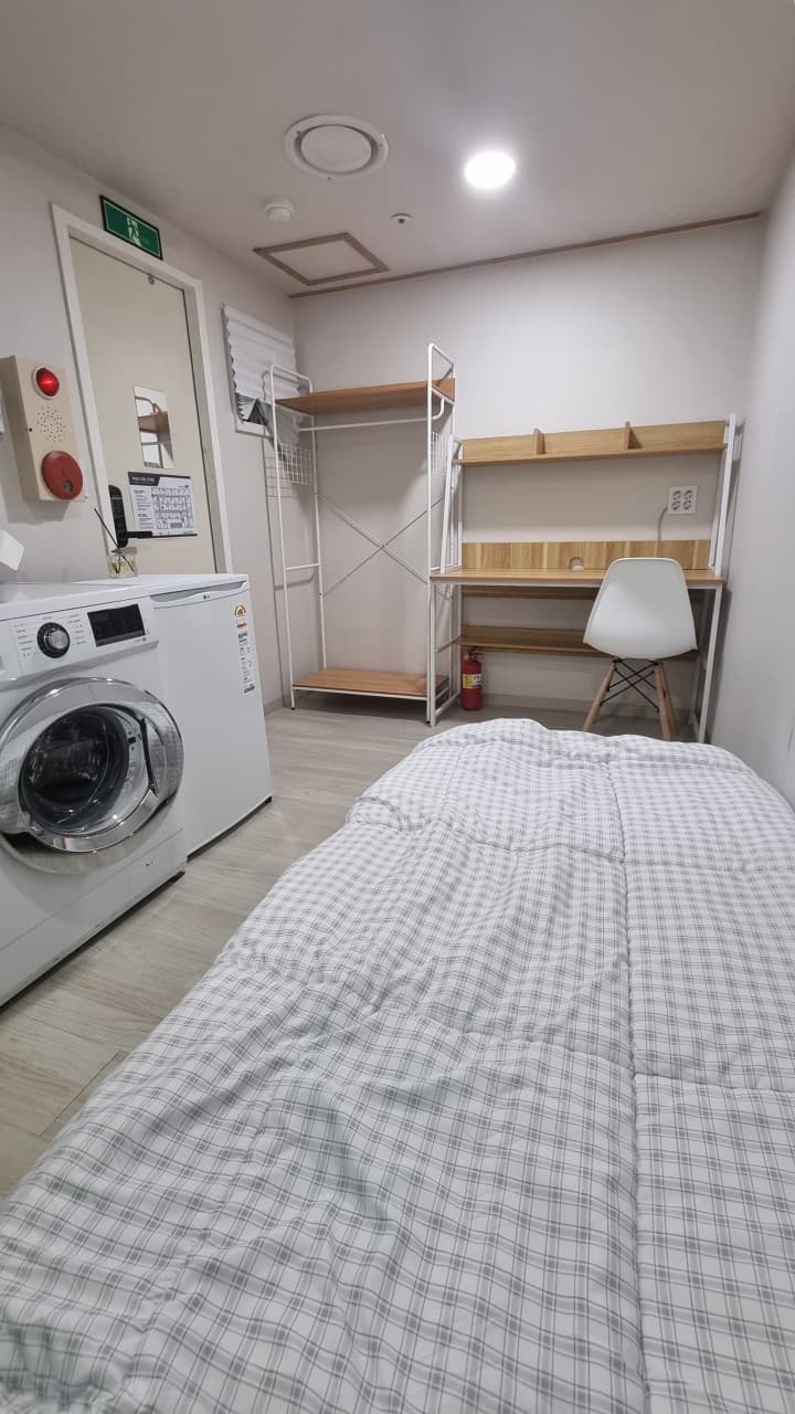 Shower Deluxe A (Deposit 100,000 won) — photo 2 of 12