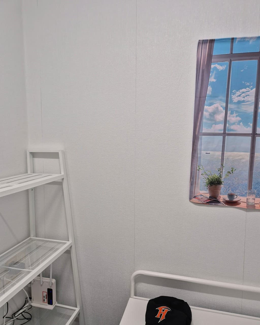Interior Window Mini Room (Deposit 100,000 KRW) — photo 1 of 3