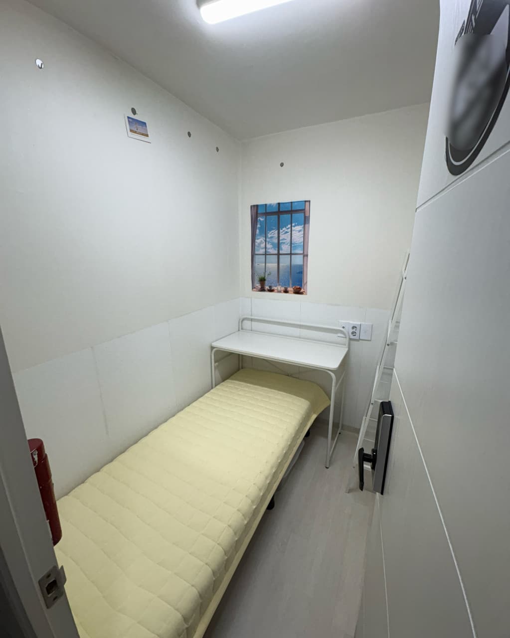 Interior Window Mini Room (Deposit 100,000 KRW) — photo 2 of 3