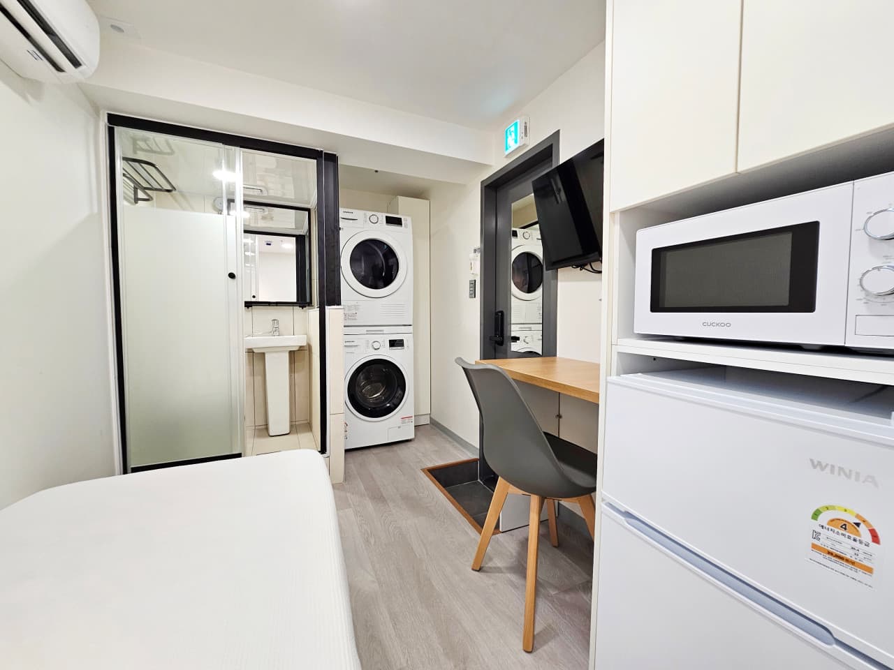 Standard Room (Deposit 200,000 won) — photo 1 of 6