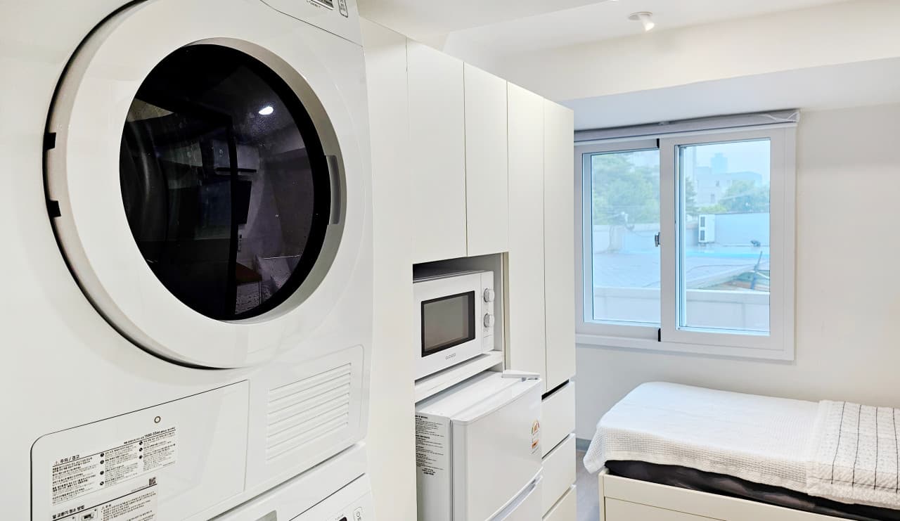 Deluxe Room (Deposit 200,000 KRW) — photo 2 of 6