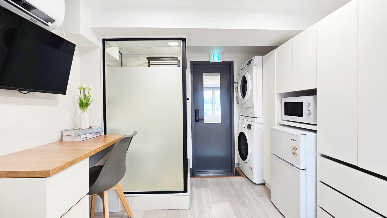 Deluxe Room (Deposit 200,000 KRW) — photo 1 of 6