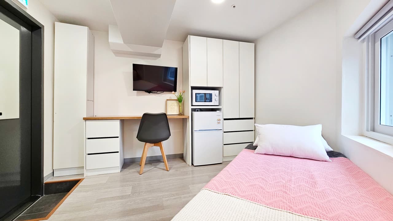 Suite (Deposit 200,000 KRW) — photo 1 of 8
