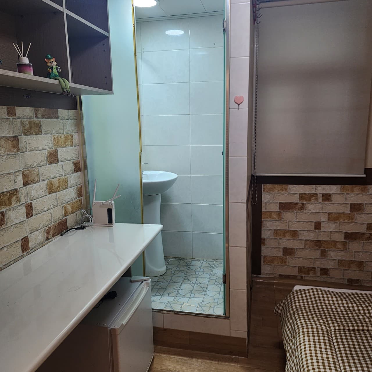 Room 225 Studio External Window (Deposit 100,000 KRW) — photo 2 of 3