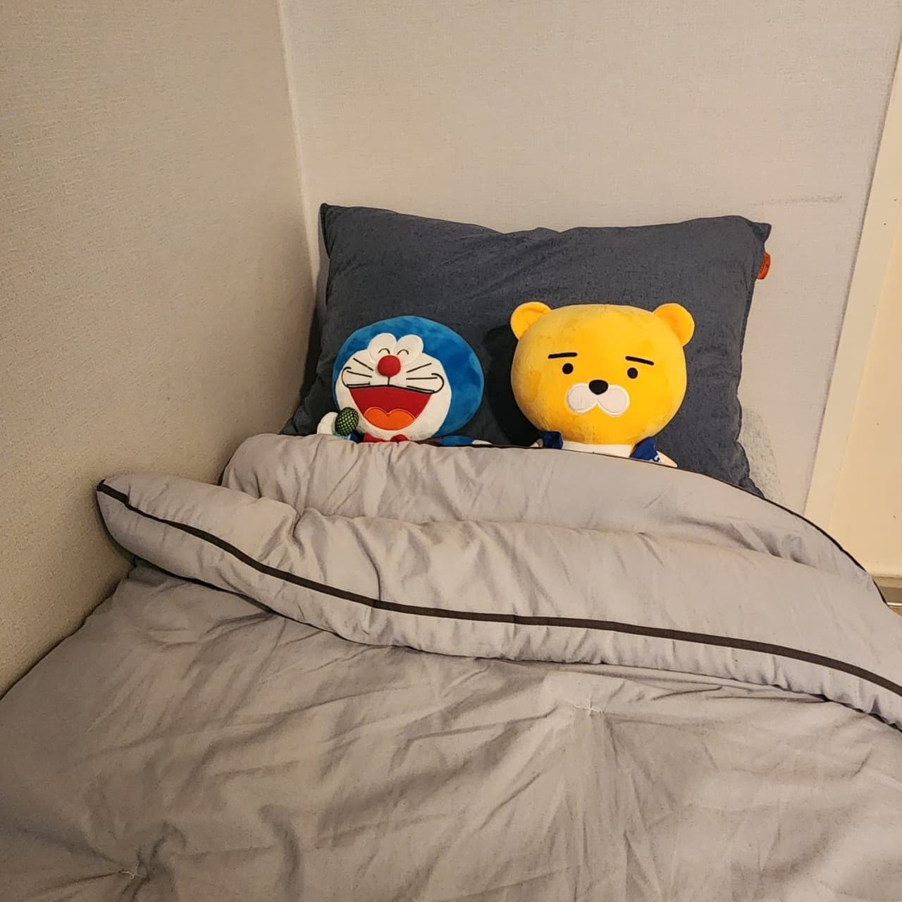 Room 206 Studio with Inner Window (Deposit 100,000 won) — photo 4 of 4