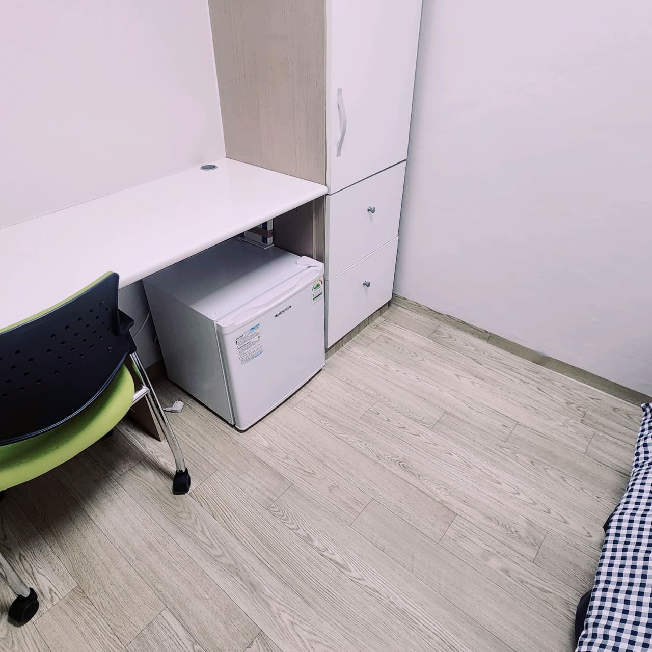 Room 116 Shower Room Exterior Window (Deposit 100,000 won) — photo 4 of 4